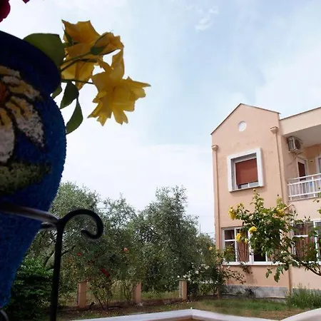 Amarilia Apartmanhotel Szkála Rahoníu